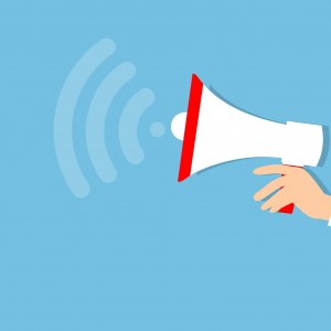 Megaphone im Hand 
