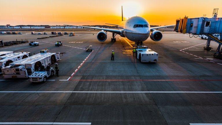 Aerospace and Defense Supplier Summit Seattle Flugzeug beim Parken