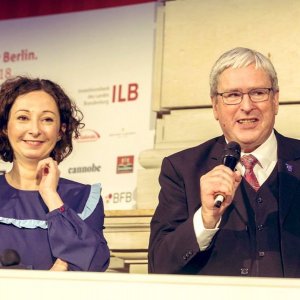 Ramona Popp und Jörg Steinbach mit Mikrophon