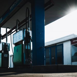 Tankstelle mit Zapfsäulen